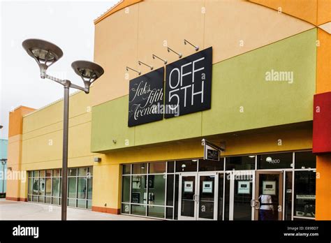 saks 5th ave outlet